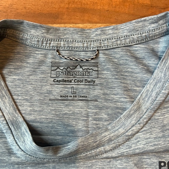 Patagonia Women’s Capeline Cool Daily T-Shirt - L - Picture 4 of 4